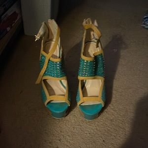 Alba Green and tan platform high heels size 8 color green and tan brand Alba